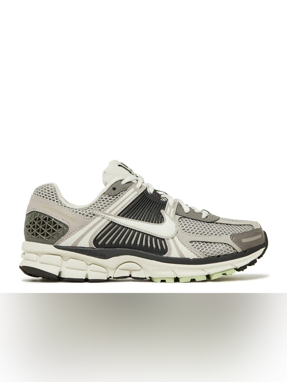 Women’s Nike Zoom Vomero 5 Size 10.5
